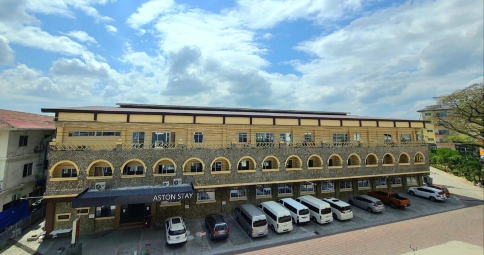 Aston Stay And Villas Mabalacat Exterior foto